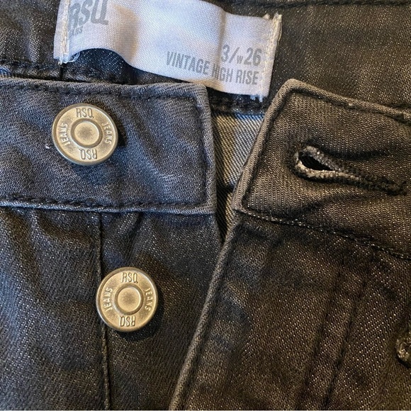 RSQ Women Gray Vintage High Rise Rip Raw Hem Buttoned Fly Jean Shorts Size 26 - Picture 6 of 8